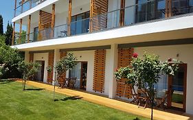 Kiara Apartments